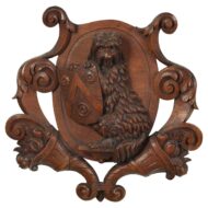English 1880s Carved Wooden Wall Cartouche Depicting a Dog with Coat of Arms
