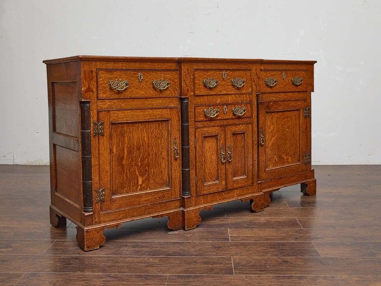 English 19th Century Oak Sideboard with Brass Hardware and Ebonized Columns - Image 6