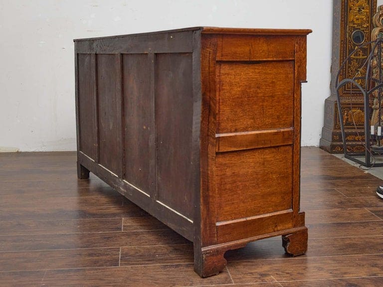 English 19th Century Oak Sideboard with Brass Hardware and Ebonized Columns - Image 5