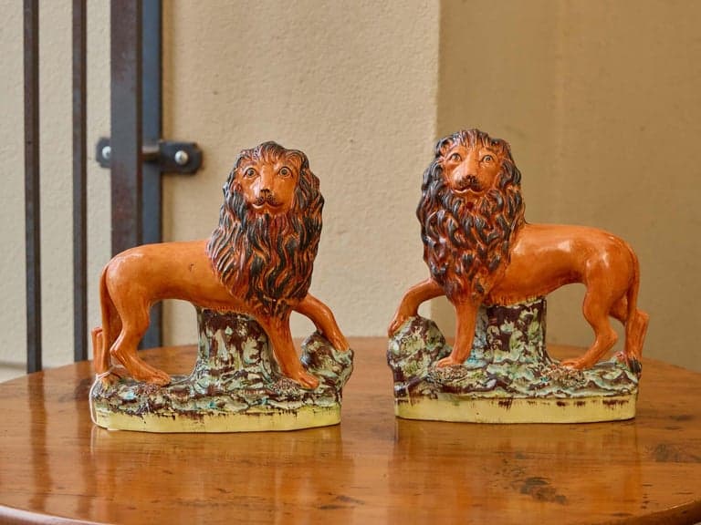 Pair of Staffordshire 1870s Pottery Lions with Rich Glaze and Expressive Mien - Image 2