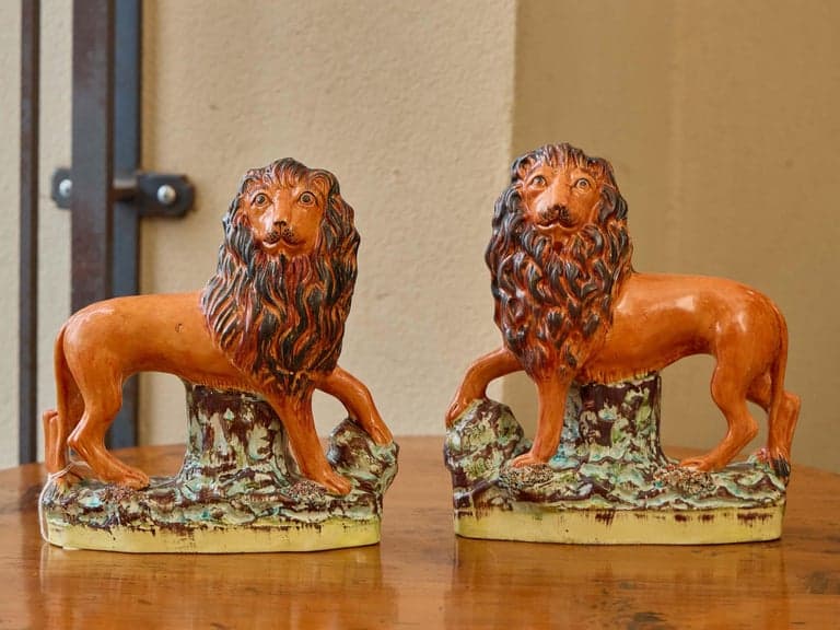 Pair of Staffordshire 1870s Pottery Lions with Rich Glaze and Expressive Mien - Image 7