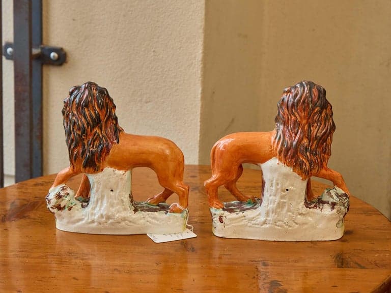 Pair of Staffordshire 1870s Pottery Lions with Rich Glaze and Expressive Mien - Image 5