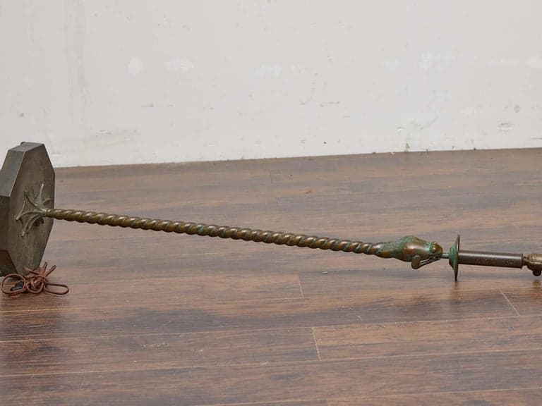 Bronze Frog Floor Lamp with Twisted Stem and Octagonal Base, circa 1930–1940 - Image 5