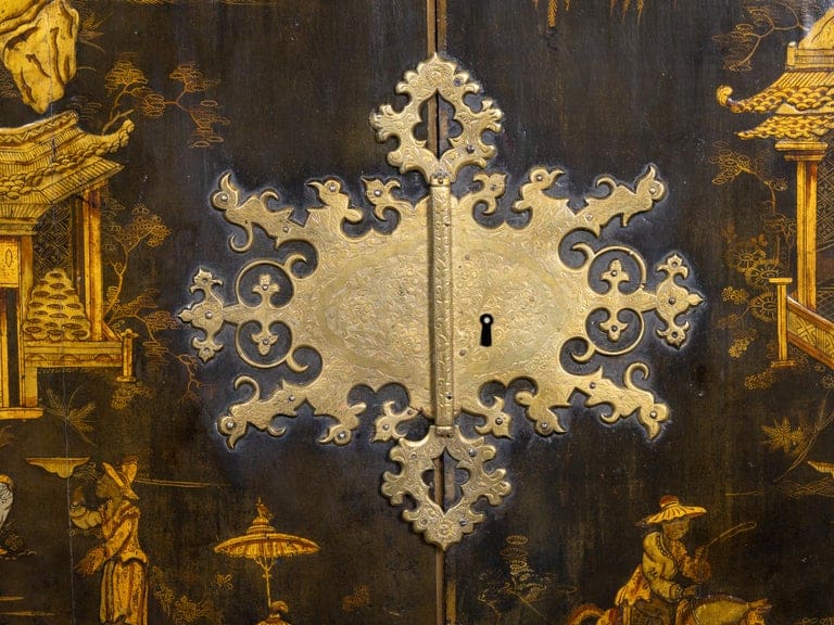 English 18th Century Japanned Chinoiserie Cabinet on 19th Century Stand - Image 19