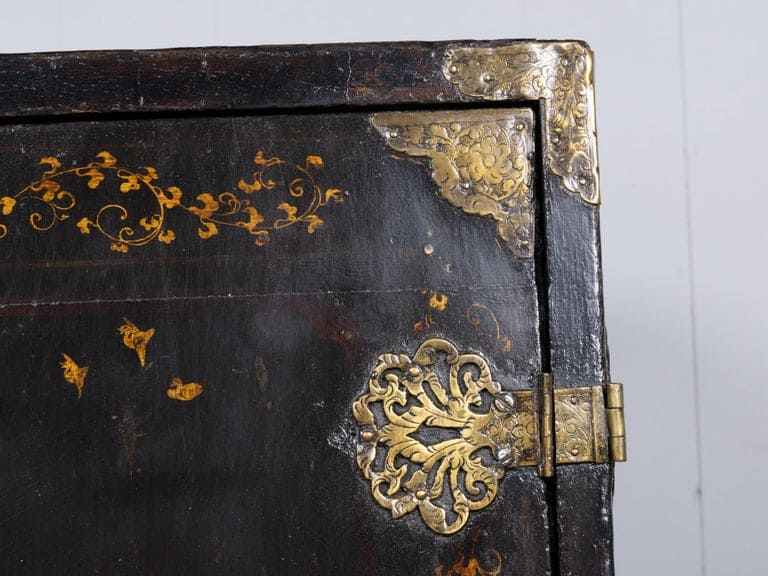 English 18th Century Chinoiserie Japanned Cabinet on 19th Century Stand - Image 16