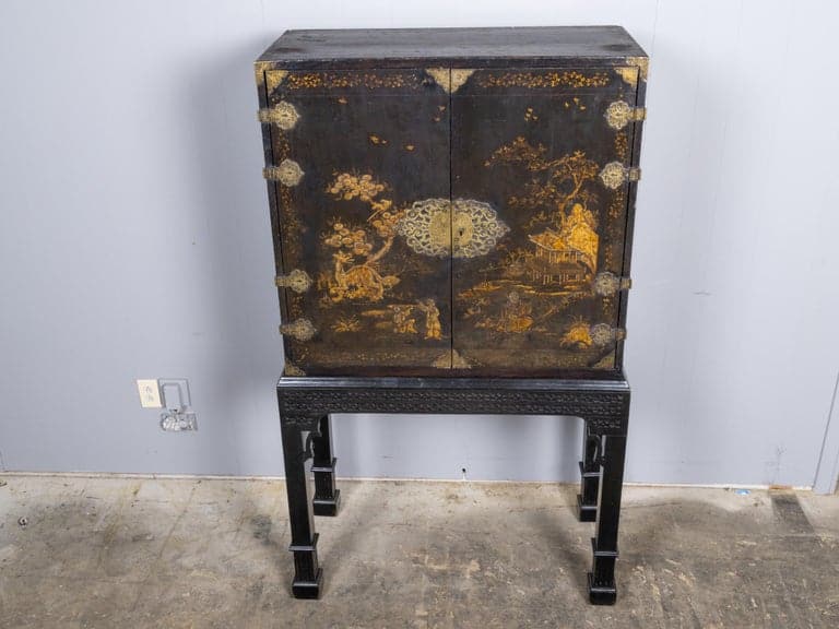 English 18th Century Chinoiserie Japanned Cabinet on 19th Century Stand - Image 8