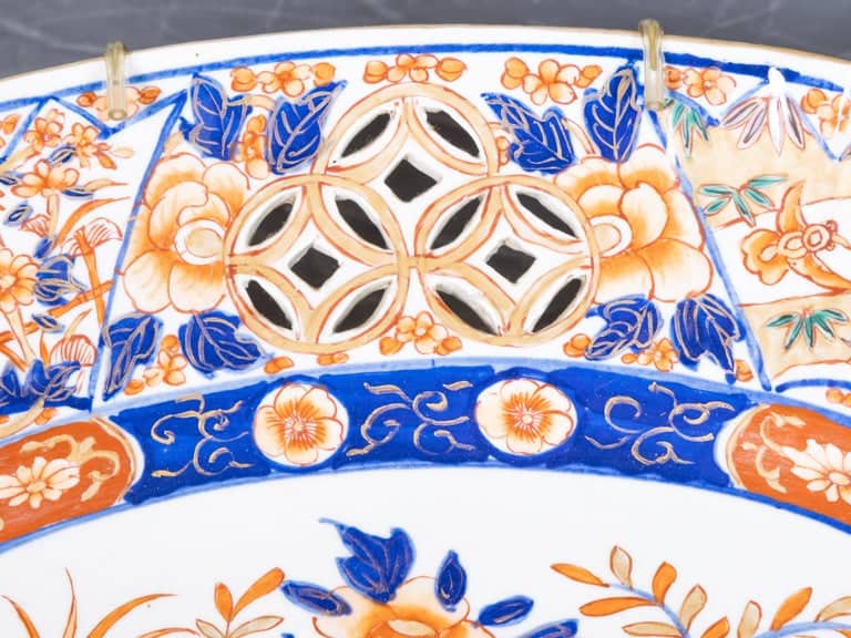 19th Century Japanese Imari Porcelain Oval Charger with Floral and Bamboo Decor - Image 11
