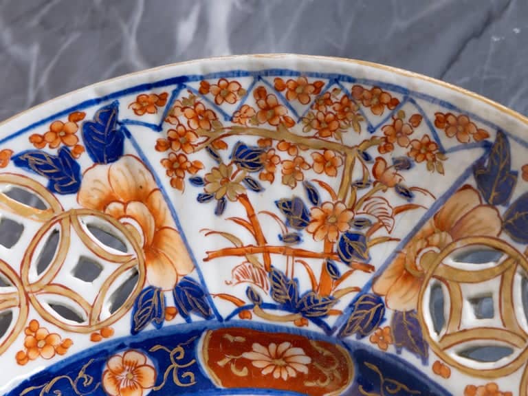 19th Century Japanese Imari Porcelain Oval Charger with Floral and Bamboo Decor - Image 9