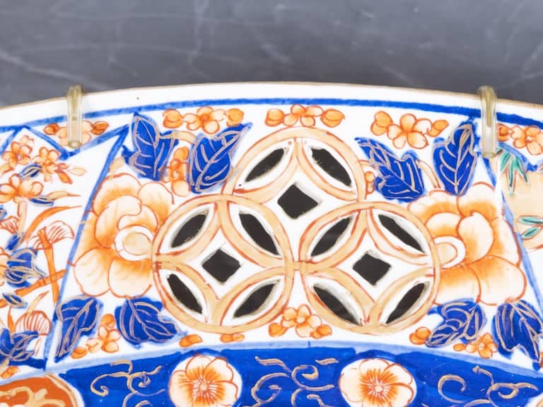 19th Century Japanese Imari Porcelain Oval Charger with Floral and Bamboo Decor - Image 7