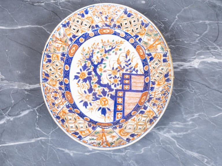 19th Century Japanese Imari Porcelain Oval Charger with Floral and Bamboo Decor - Image 5
