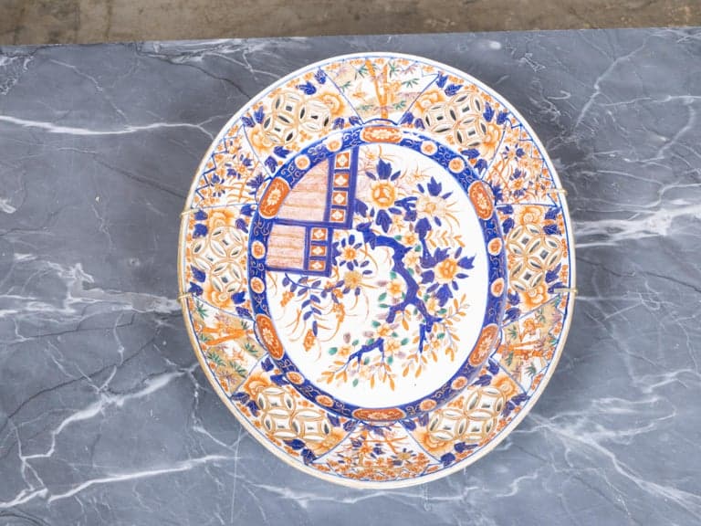 19th Century Japanese Imari Porcelain Oval Charger with Floral and Bamboo Decor - Image 3