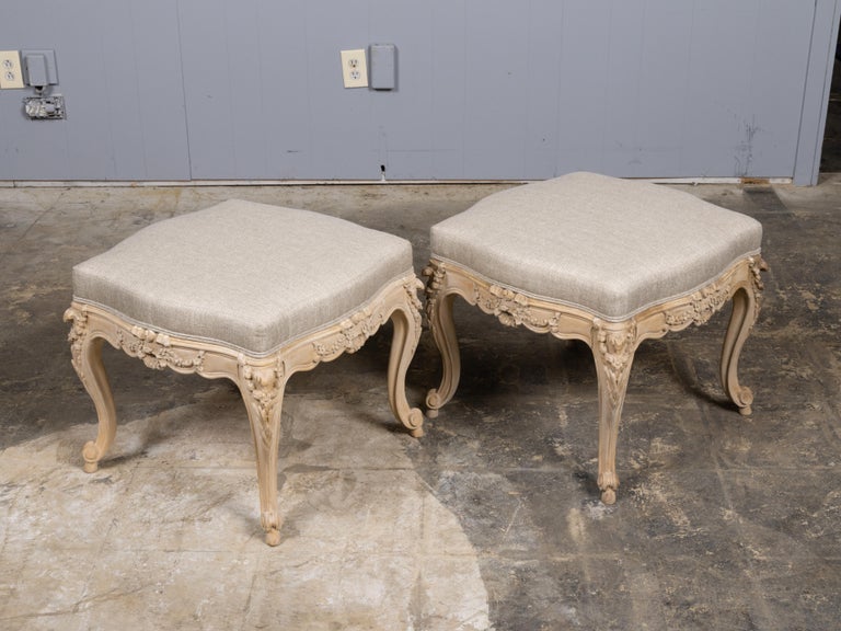 Pair of French 1900s Louis XV Style Painted Footstools with Linen Upholstery - Image 5
