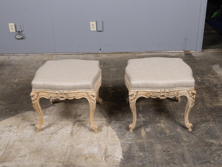 Pair of French 1900s Louis XV Style Painted Footstools with Linen Upholstery - Image 3
