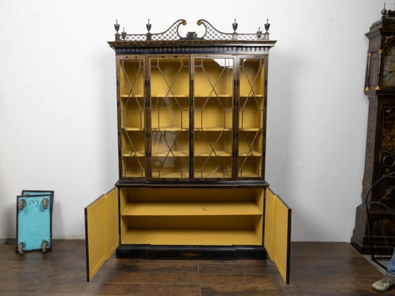English 19th Century Japanned Chinoiserie Black Lacquered Display Cabinet - Image 7