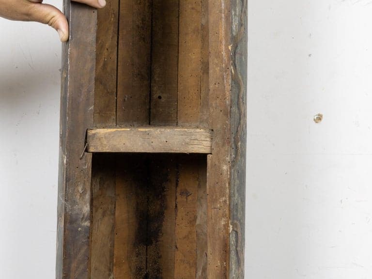 Pair of 18th Century Italian Painted and Giltwood Architectural Semi-Columns - Image 4