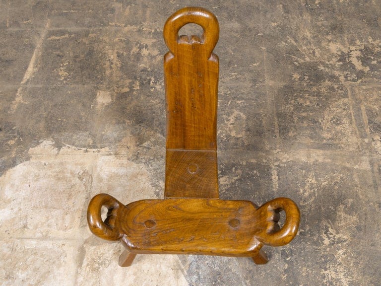 English 19th Century Walnut Folk Low Chair with Three-Legged Base - Image 11