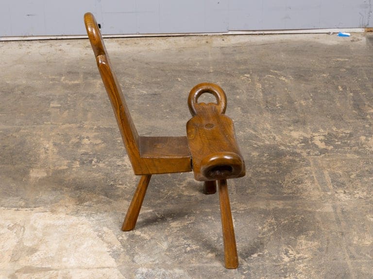 English 19th Century Walnut Folk Low Chair with Three-Legged Base - Image 5