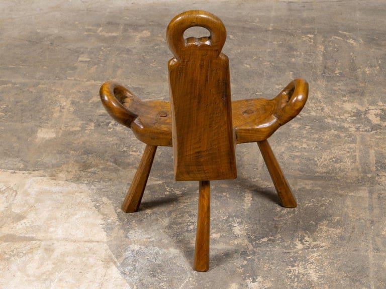 English 19th Century Walnut Folk Low Chair with Three-Legged Base - Image 4