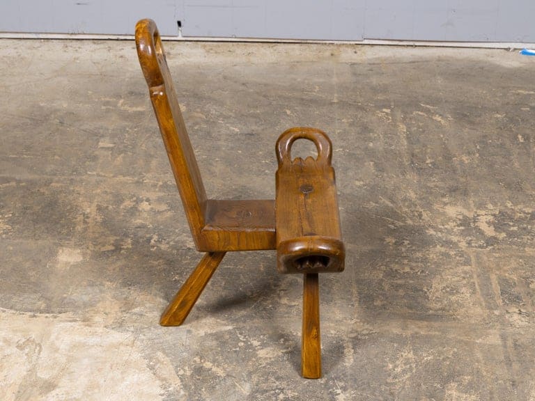English 19th Century Walnut Folk Low Chair with Three-Legged Base - Image 5