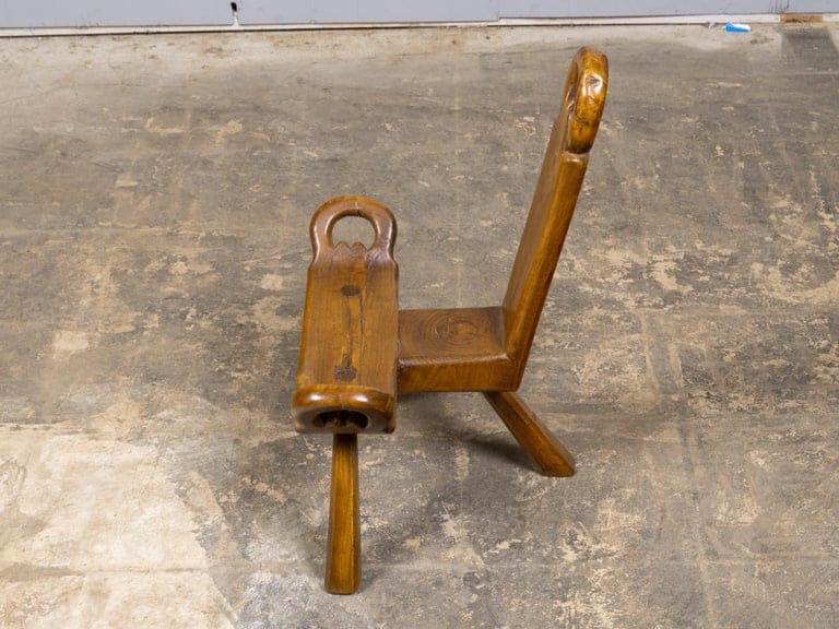 English 19th Century Walnut Folk Low Chair with Three-Legged Base - Image 3