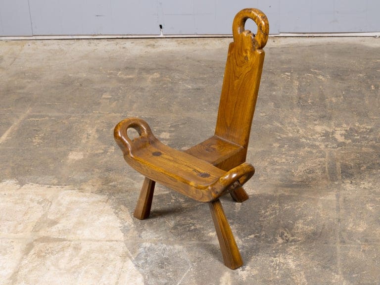 English 19th Century Walnut Folk Low Chair with Three-Legged Base - Image 2